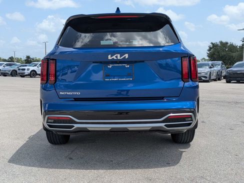 Certified 2023 Kia Sorento S FWD image 6