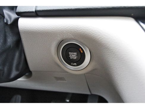 Used 2024 Chrysler Pacifica Touring-L FWD image 21