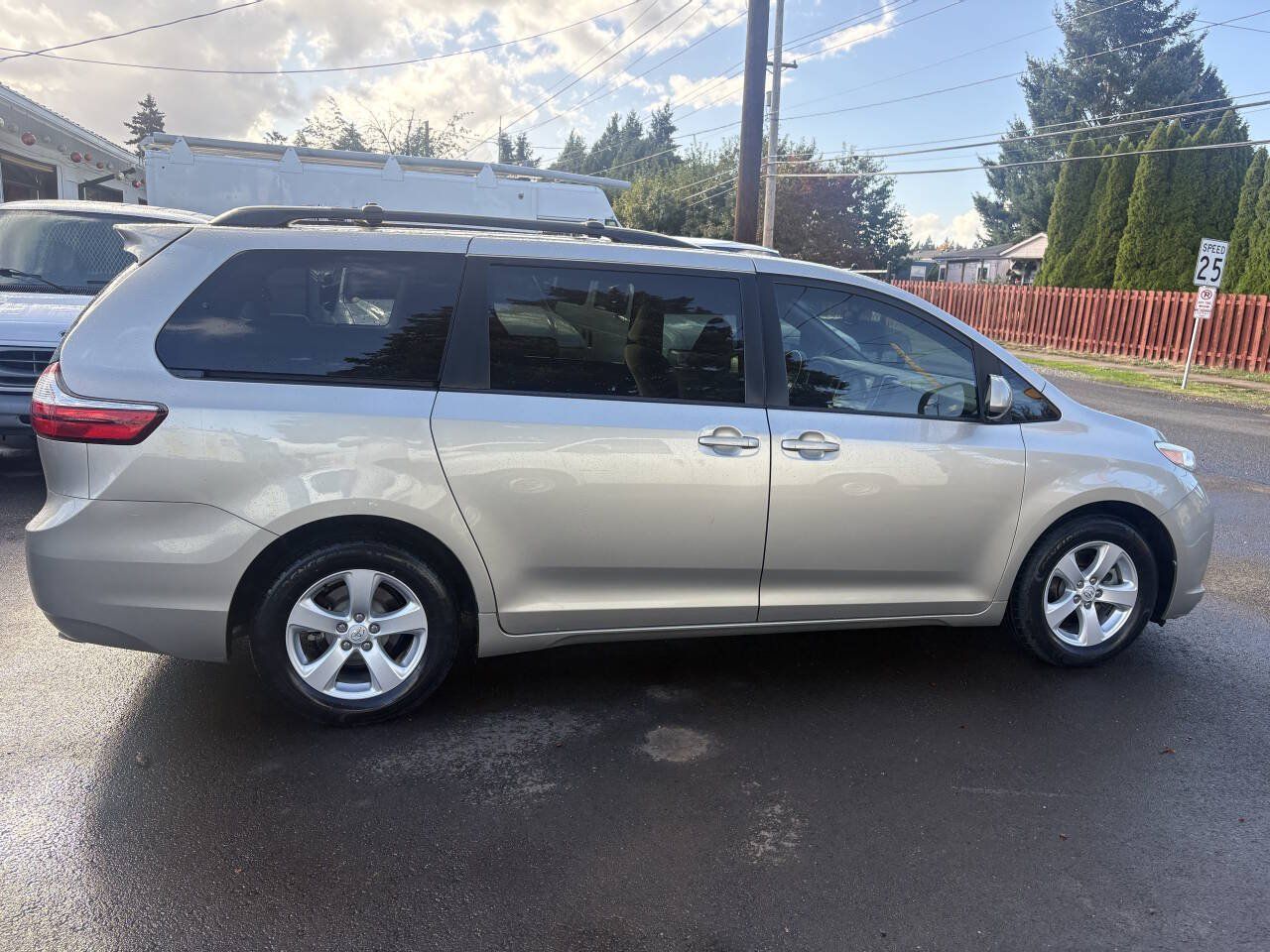 Used 2015 Toyota Sienna LE FWD image 5