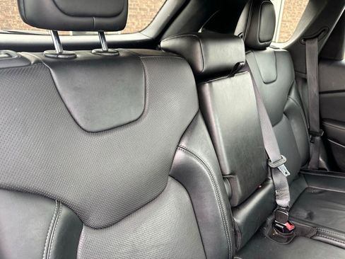 Used 2023 Jeep Cherokee Altitude Lux image 13