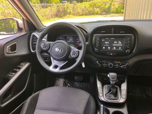 Used 2021 Kia Soul LX image 16