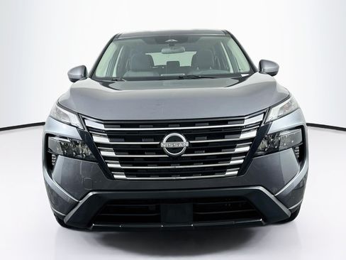 Used 2026 Nissan Rogue SV FWD image 2