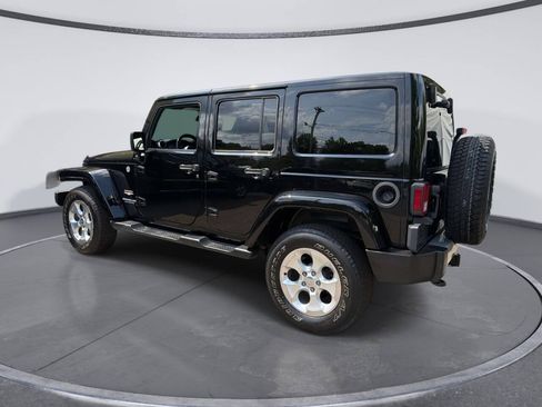 Used 2015 Jeep Wrangler Unlimited Sahara w/ Connectivity Group AWD/4WD image 3