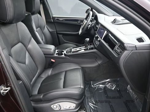 Certified 2023 Porsche Macan image 26