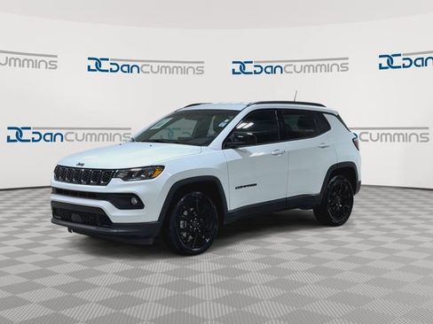 Used 2026 Jeep Compass Latitude AWD/4WD image 4