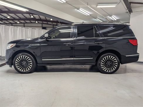 Used 2020 Lincoln Navigator Black Label w/ Cargo Convenience Package image 28