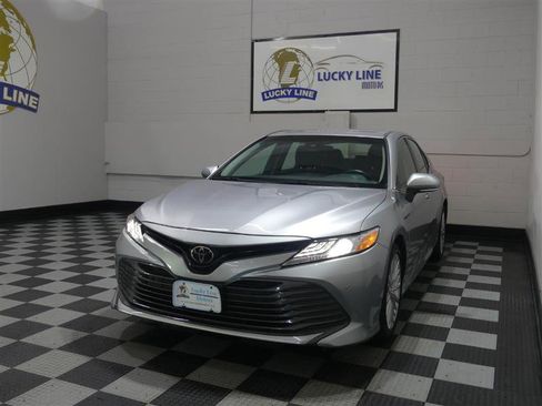 Used 2018 Toyota Camry XLE FWD image 4