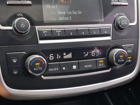 Certified 2017 Nissan Altima 2.5 SV w/ Convenience Package FWD image 18