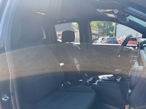 Used 2023 Chevrolet Colorado W/T RWD image 26