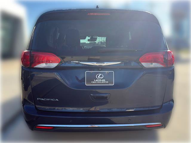 Used 2017 Chrysler Pacifica Touring-L Plus w/ Advanced Safetytec Group FWD image 4