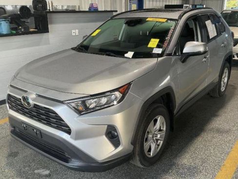 Used 2021 Toyota RAV4 XLE w/ Convenience Package image 1