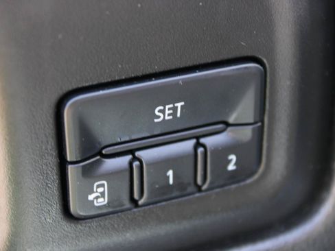 Used 2021 GMC Sierra 1500 SLT w/ SLT Convenience Package AWD/4WD image 18