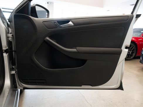 Used 2012 Volkswagen Jetta S FWD image 23