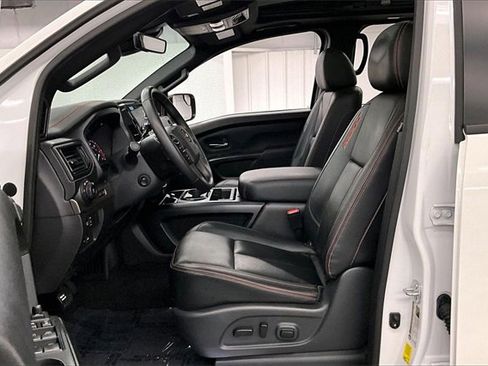 Used 2024 Nissan Titan PRO-4X w/ Pro-4x Convenience Package image 21