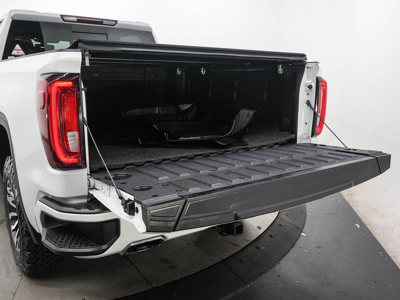 Used 2021 GMC Sierra 1500 AT4 w/ AT4 Preferred Package AWD/4WD image 9