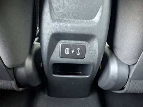 Used 2025 Hyundai Venue SEL image 23