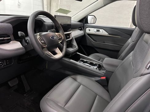 New 2025 Ford Explorer Active w/ Active Comfort Package image 6