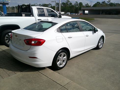 Used 2017 Chevrolet Cruze LT w/ Sun And Sound Package image 4