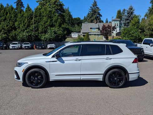 Used 2023 Volkswagen Tiguan SE R-Line AWD/4WD image 2