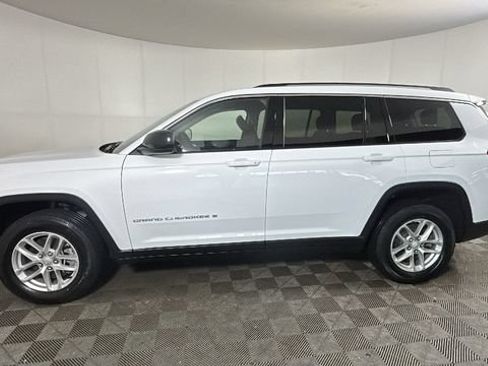 Used 2023 Jeep Grand Cherokee L Laredo w/ Luxury Tech Group I AWD/4WD image 5