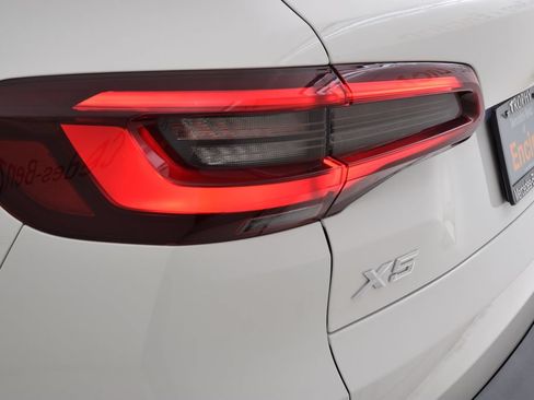 Used 2022 BMW X5 xDrive40i w/ Parking Assistance Package AWD/4WD image 13