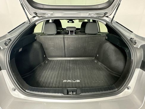 Used 2022 Toyota Prius L Eco FWD image 25
