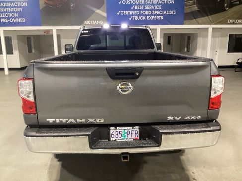 Used 2017 Nissan Titan SV image 4