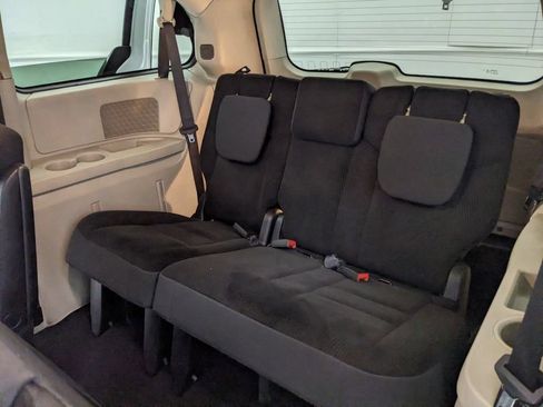 Used 2019 Dodge Grand Caravan SE FWD image 36