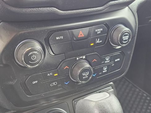 Used 2022 Jeep Renegade Sport w/ Sport Appearance Group AWD/4WD image 33