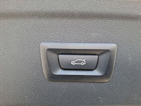 Used 2024 BMW iX xDrive50 w/ Premium Package image 29