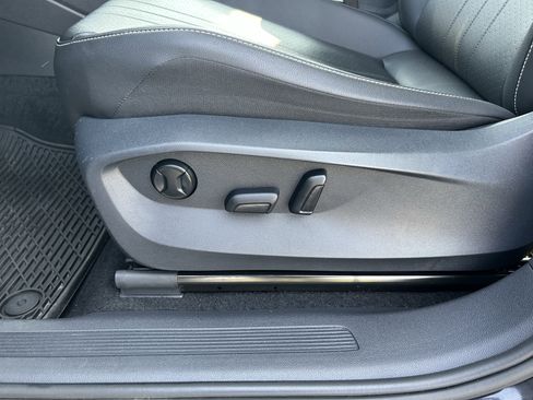 Used 2022 Volkswagen Tiguan SE w/ Panoramic Sunroof Package image 21