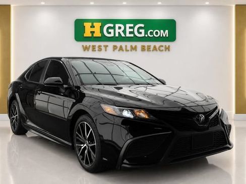 Used 2021 Toyota Camry SE FWD image 4