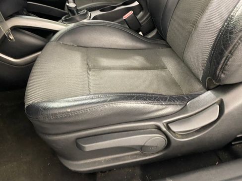 Used 2013 Hyundai Veloster w/ Style Pkg image 12