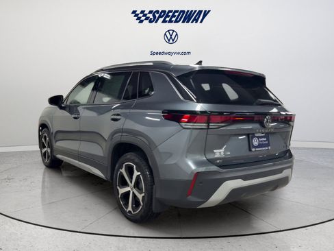 Certified 2025 Volkswagen Tiguan SE FWD image 8