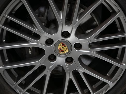 Certified 2023 Porsche Panamera Platinum Edition image 11