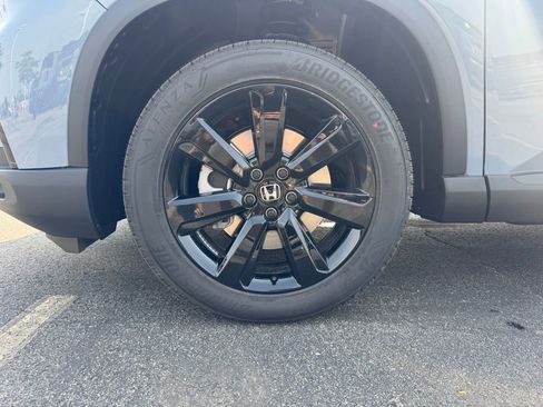 Used 2025 Honda Pilot Black Edition image 10