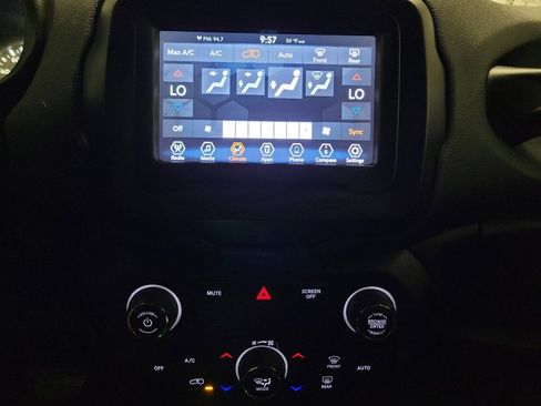 Used 2020 Jeep Renegade Altitude FWD image 25