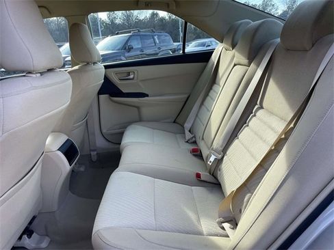 Used 2015 Toyota Camry LE image 10