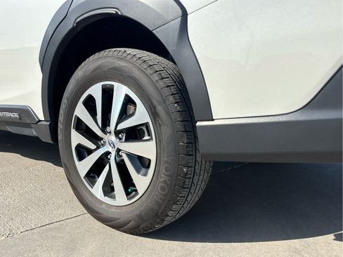 Used 2024 Subaru Outback Premium AWD/4WD image 6