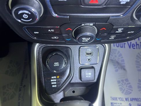 Used 2018 Jeep Compass Latitude w/ Popular Equipment Group AWD/4WD image 27