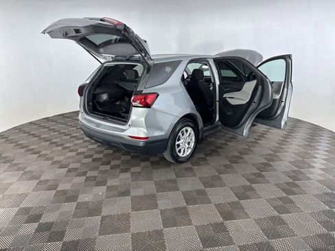 Used 2023 Chevrolet Equinox LS w/ LS Convenience Package FWD image 14