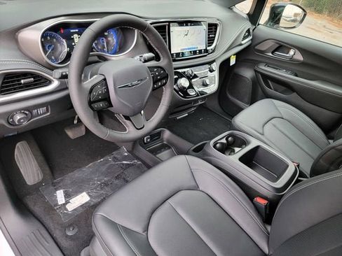 New 2026 Chrysler Pacifica Select w/ S Appearance Package image 18