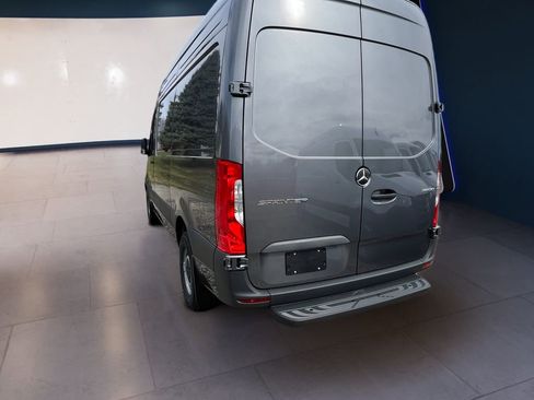 Used 2025 Mercedes-Benz Sprinter 2500 image 2
