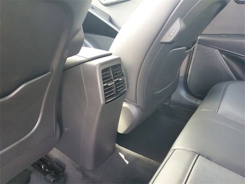 Used 2024 Kia Niro SX Touring image 11