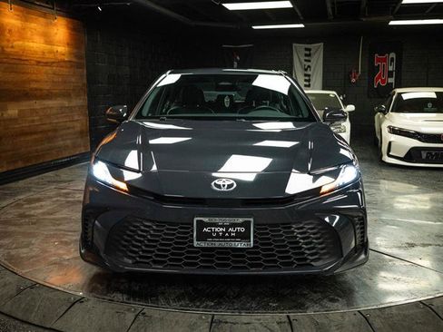 Used 2025 Toyota Camry SE image 4