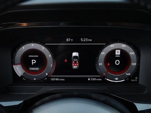 Certified 2025 Nissan Pathfinder Platinum FWD image 14