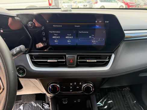 Used 2024 Chevrolet TrailBlazer LS FWD image 28