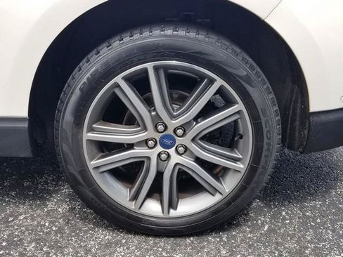 Used 2019 Ford Edge Titanium w/ Equipment Group 301A AWD/4WD image 26