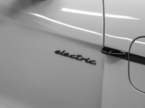 New 2026 Porsche Taycan GTS image 15