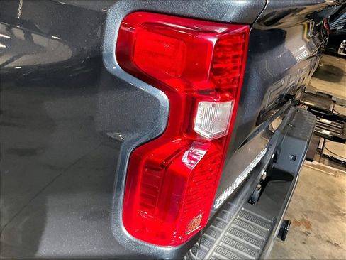 Used 2021 Chevrolet Silverado 1500 LT AWD/4WD image 35